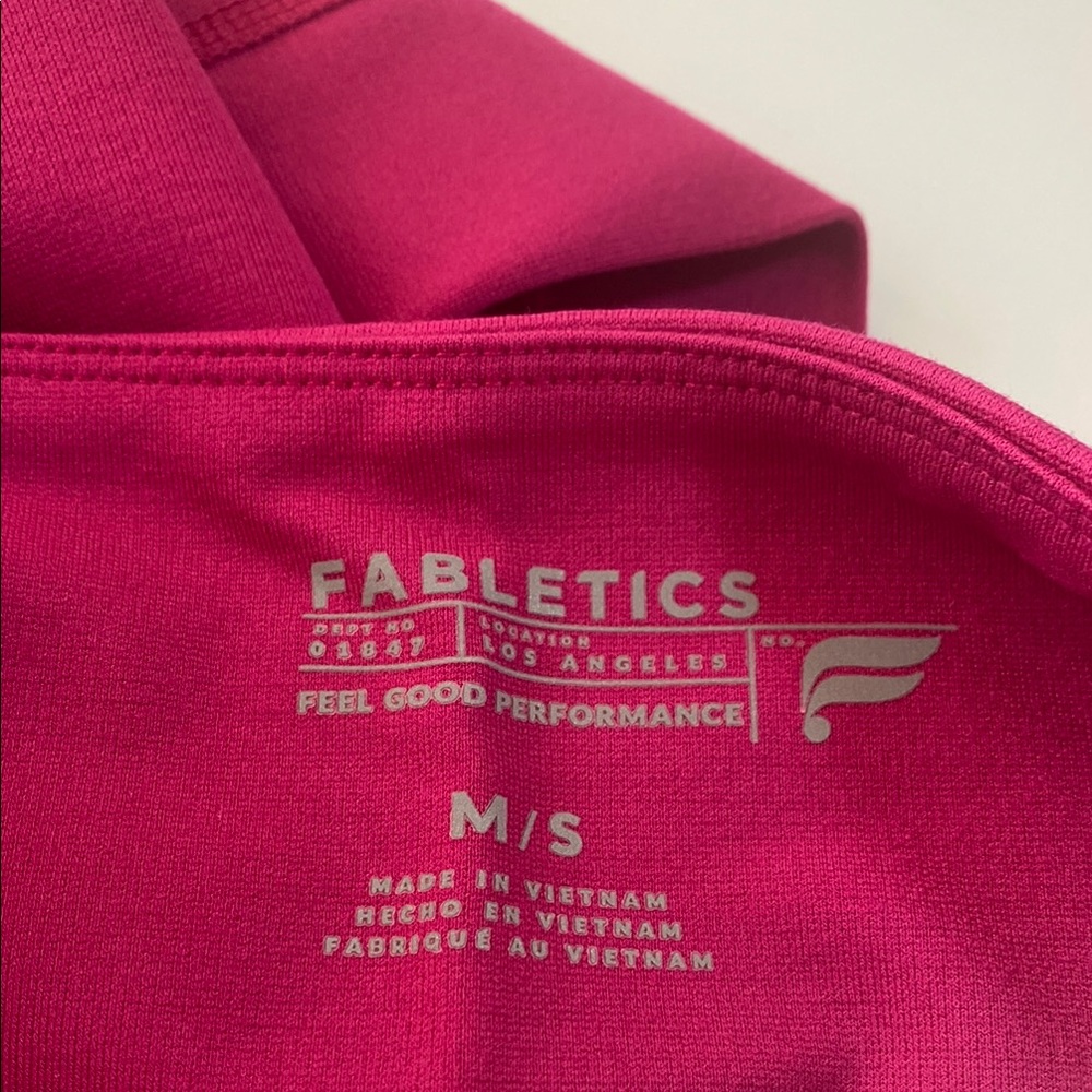 2 Pieces FABLETICS StretchTech™ Kick Flare Scrub Legging & Top. Size: M - Picture 11 of 16